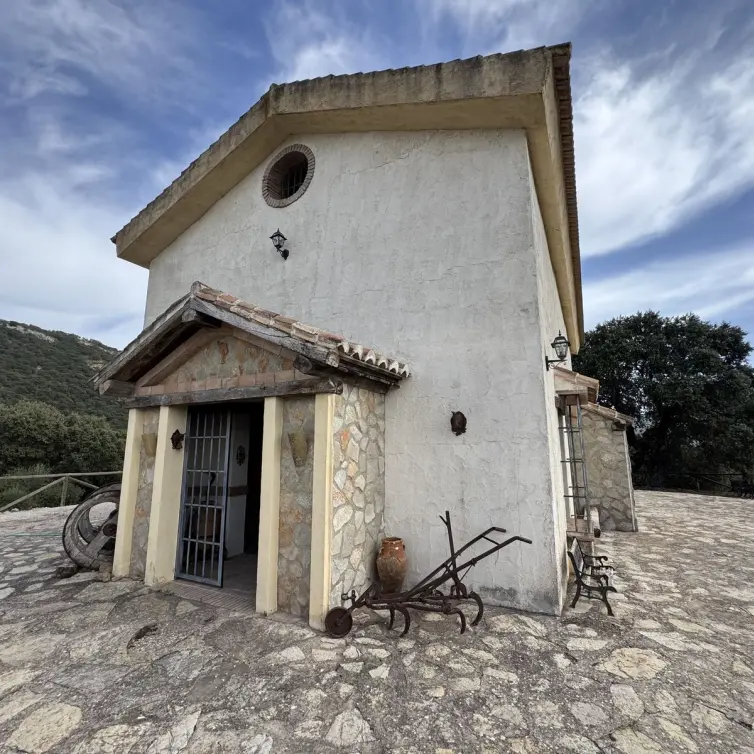 Venta de finca - cortijo en Alfarnate