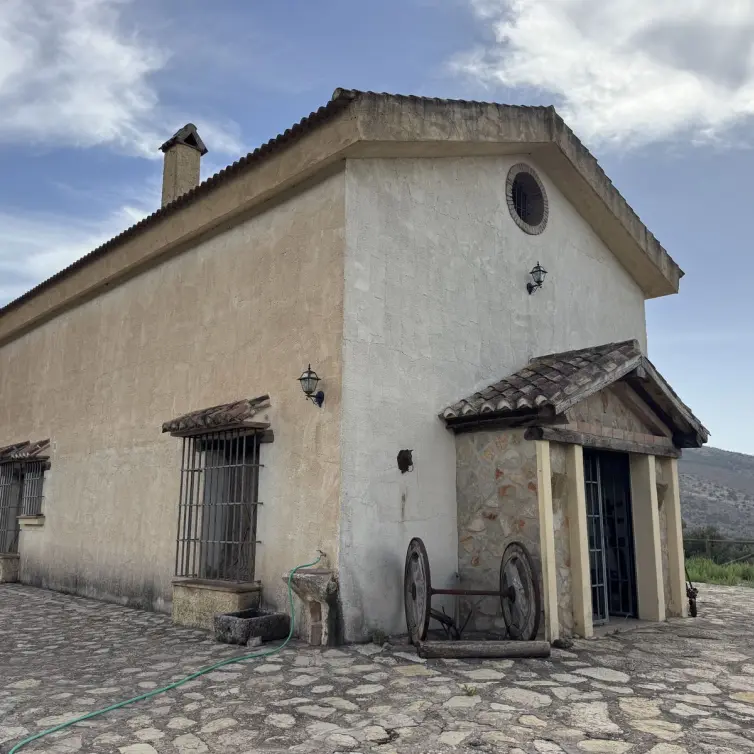 Venta de finca - cortijo en Alfarnate