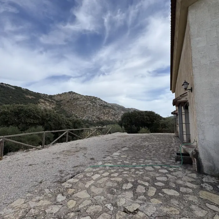 Venta de finca - cortijo en Alfarnate