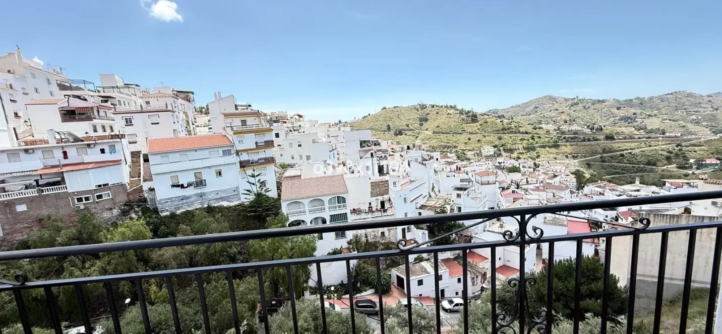 Sale of detached villa in South of spain 1