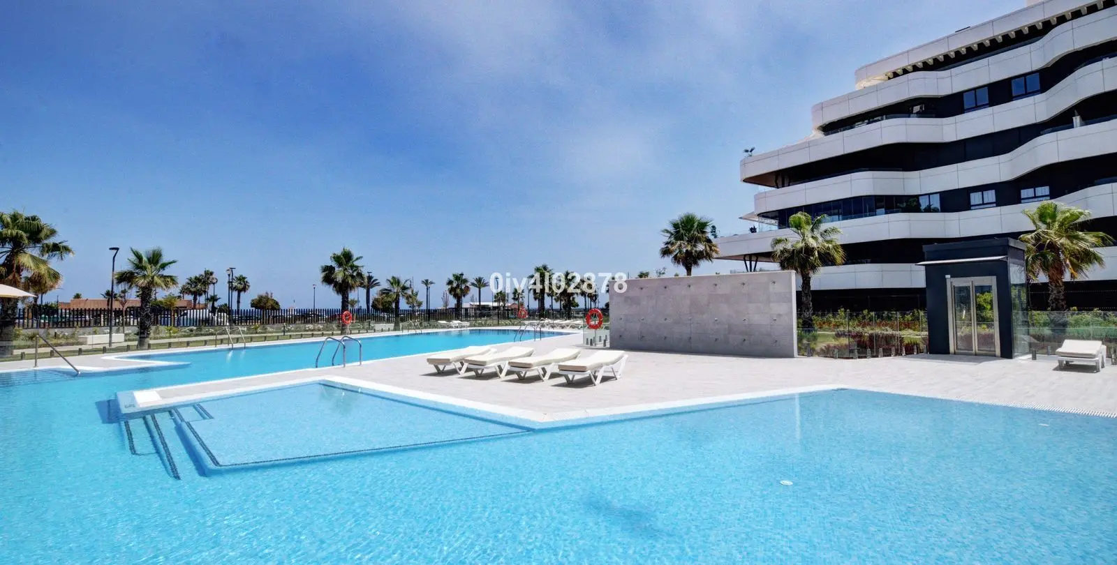Sale of middle floor apartment in Los Alamos 52