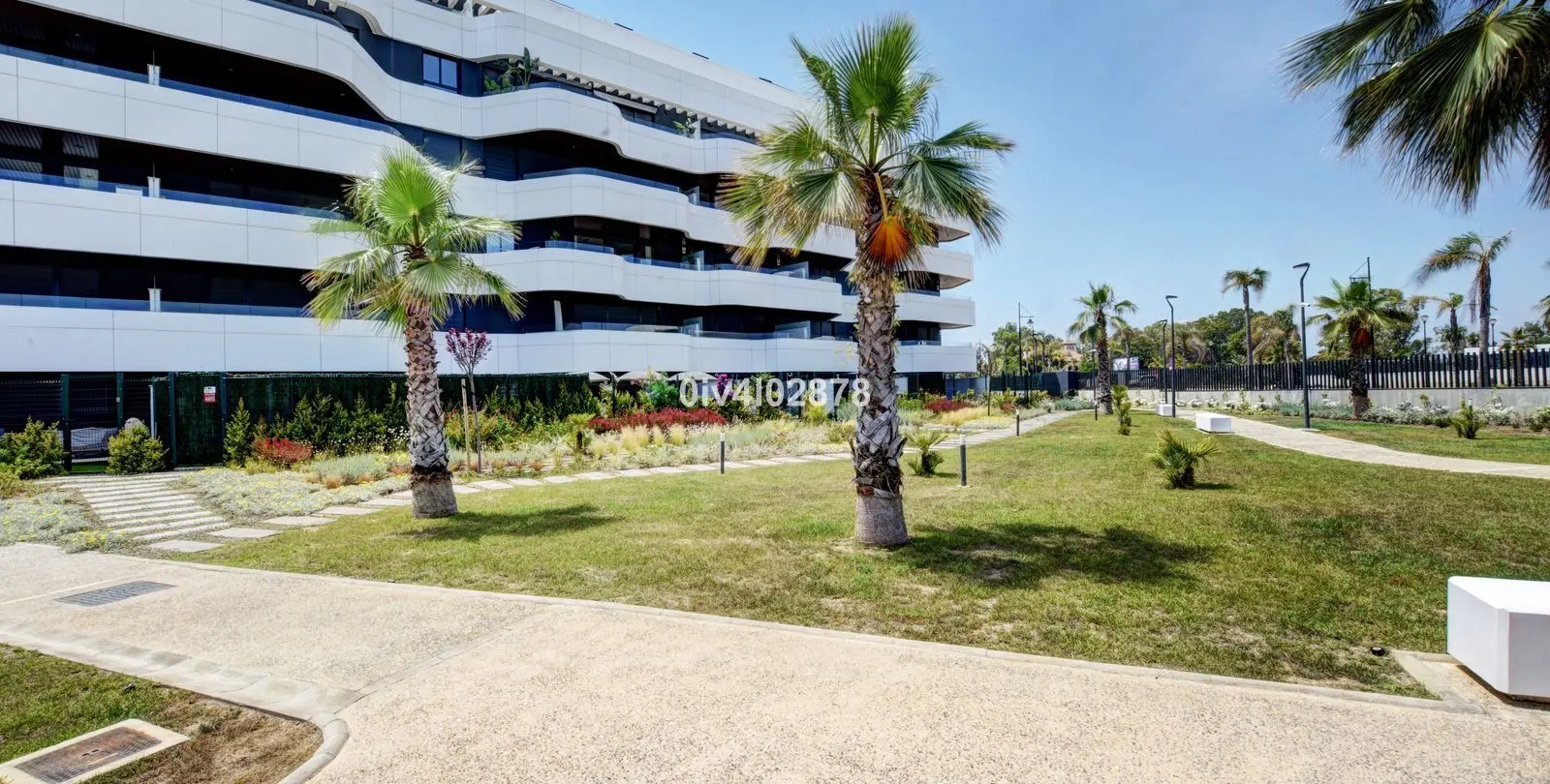 Sale of middle floor apartment in Los Alamos 53
