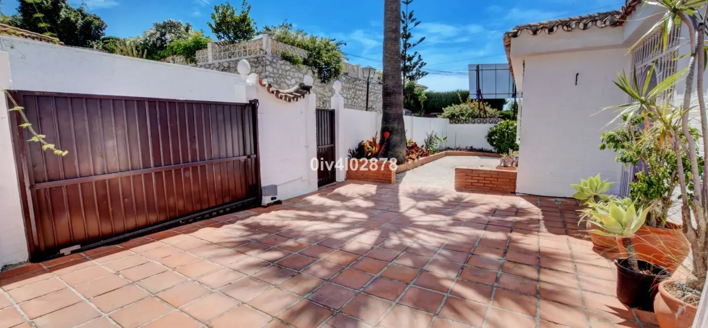 Sale of detached villa in La Capellania 2