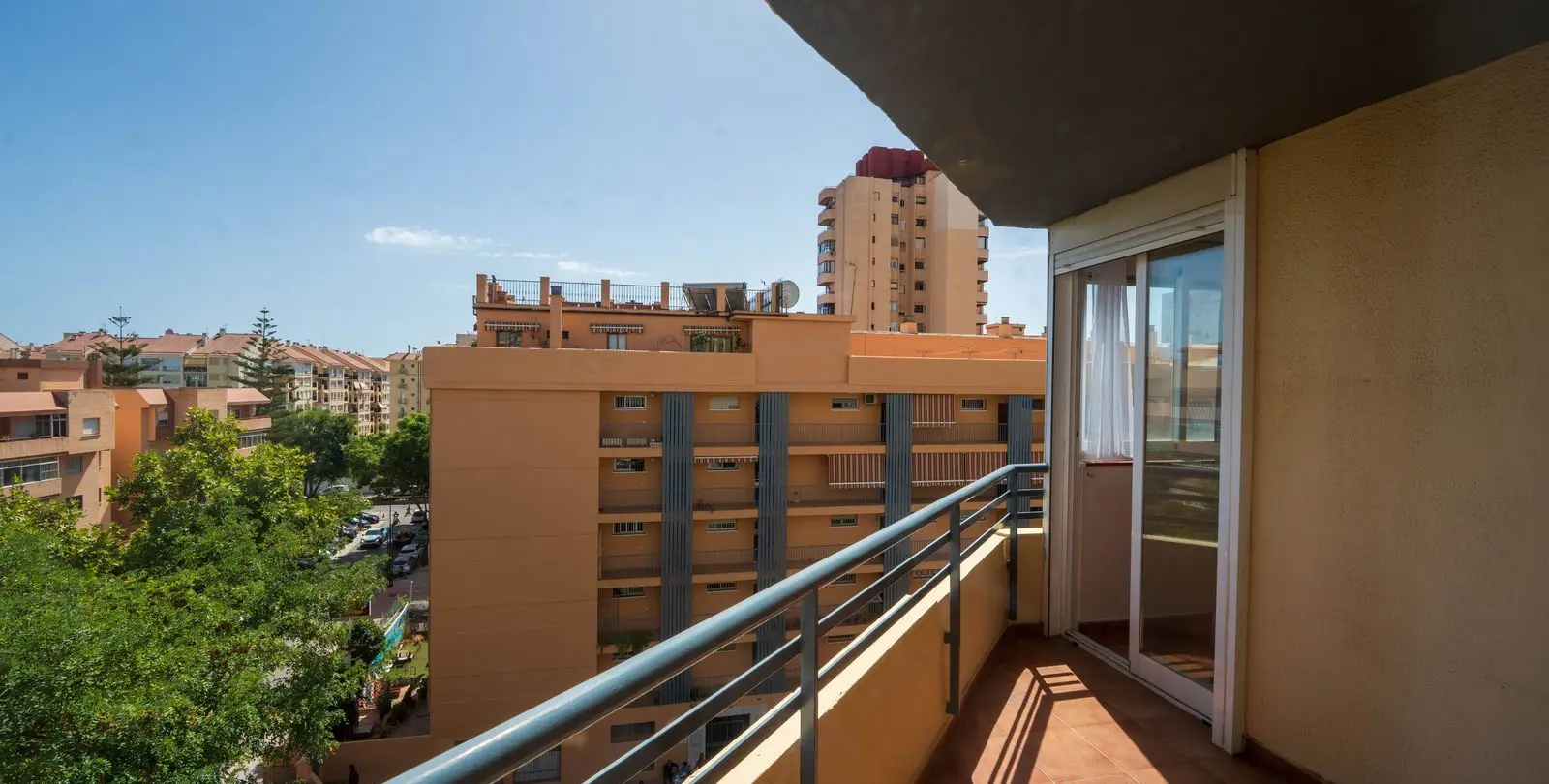 Venta de apartamento en planta media en Fuengirola 2