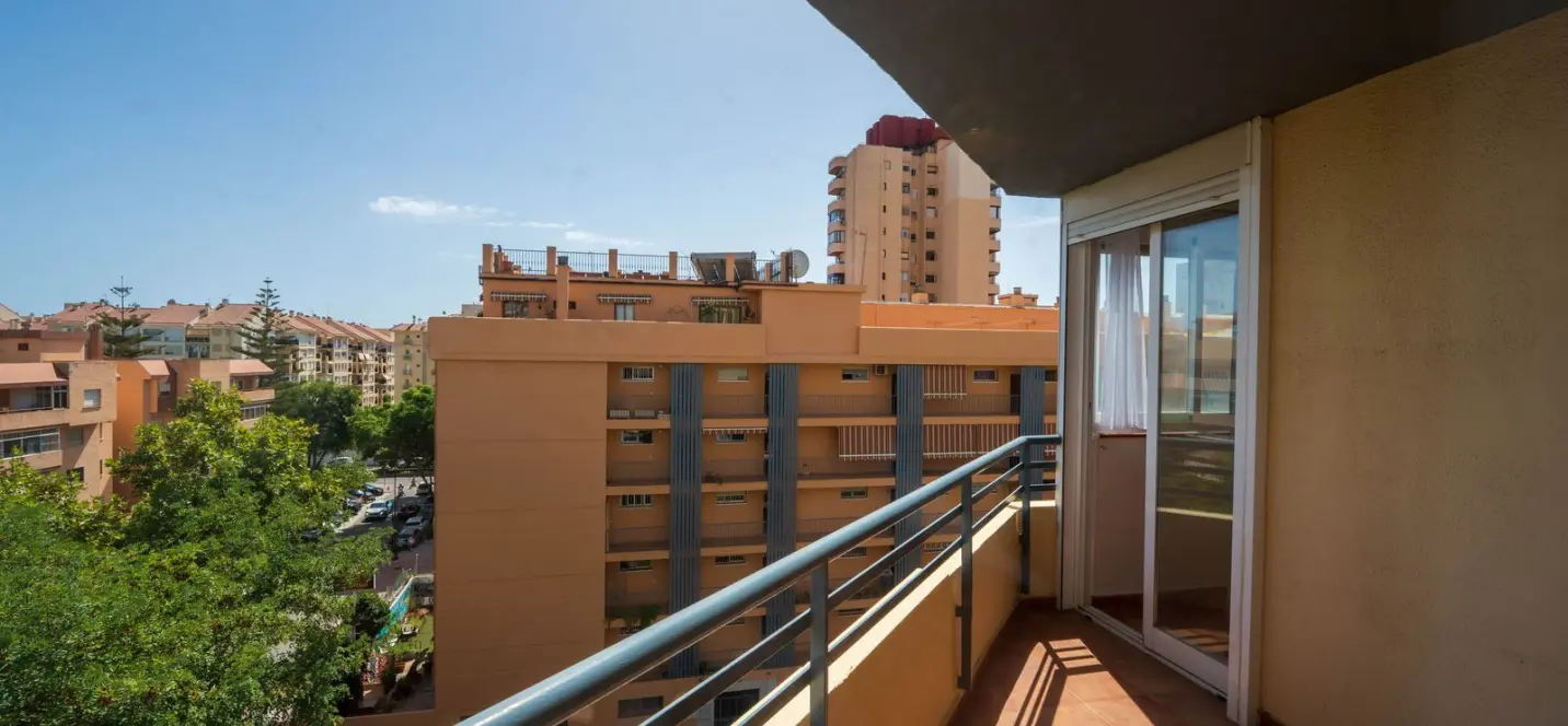 Venta de apartamento en planta media en Fuengirola 1