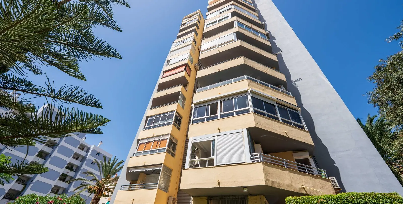 Venta de apartamento en planta media en Fuengirola 38