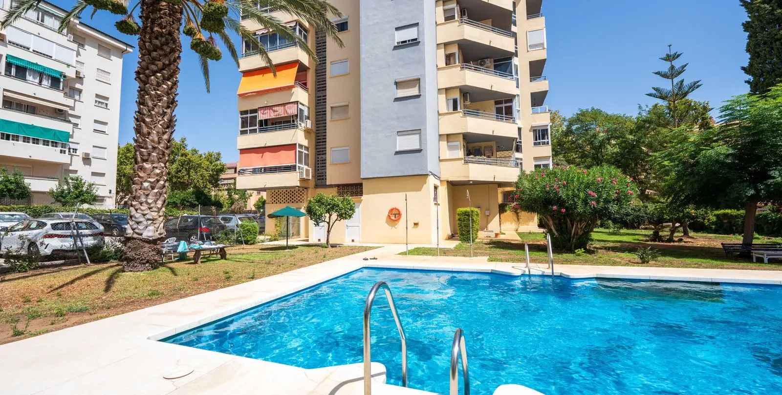 Venta de apartamento en planta media en Fuengirola 40
