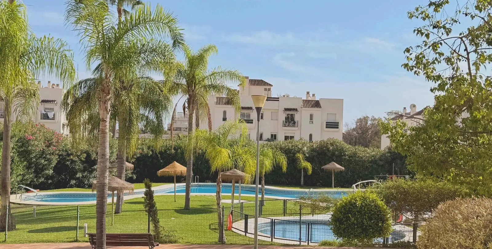 Venta de apartamento en planta media en Marbella 1