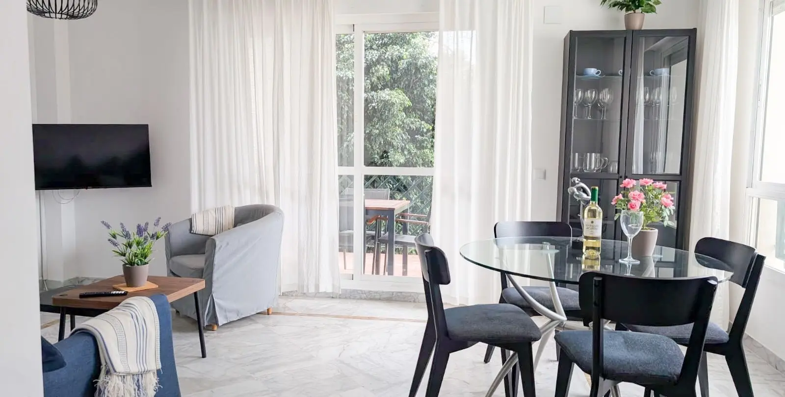 Venta de apartamento en planta media en Marbella 2
