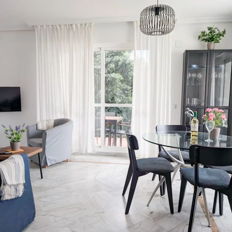 Venta de apartamento en planta media en Marbella