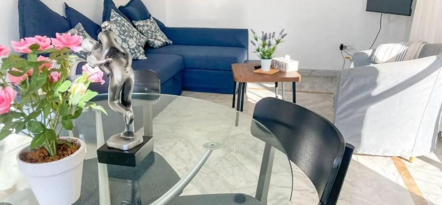 Venta de apartamento en planta media en Marbella 2