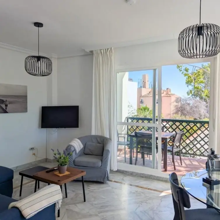 Venta de apartamento en planta media en Marbella