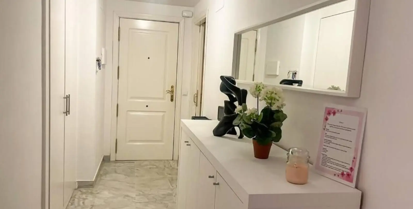 Venta de apartamento en planta media en Marbella 10