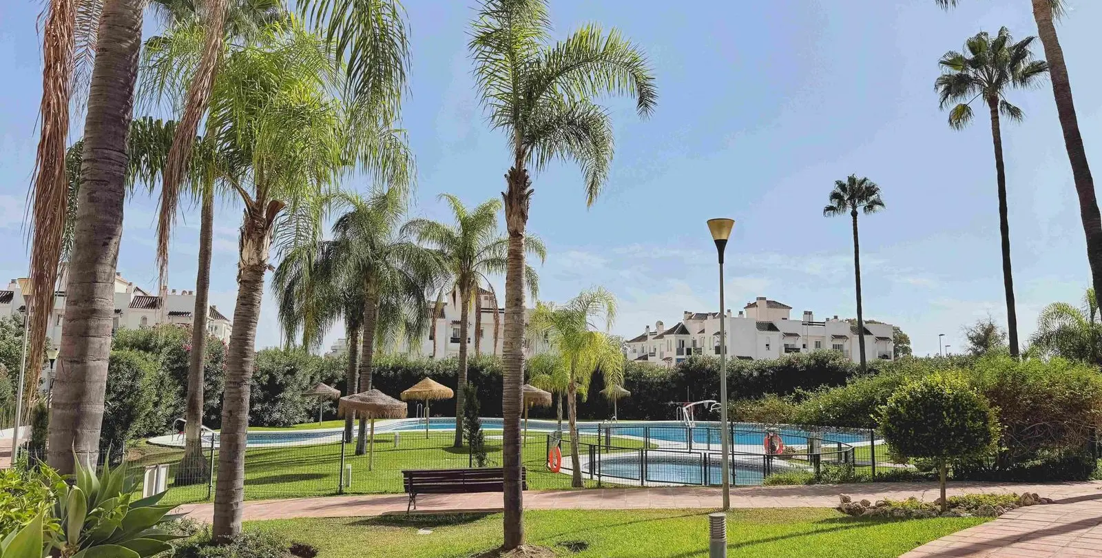 Venta de apartamento en planta media en Marbella 22