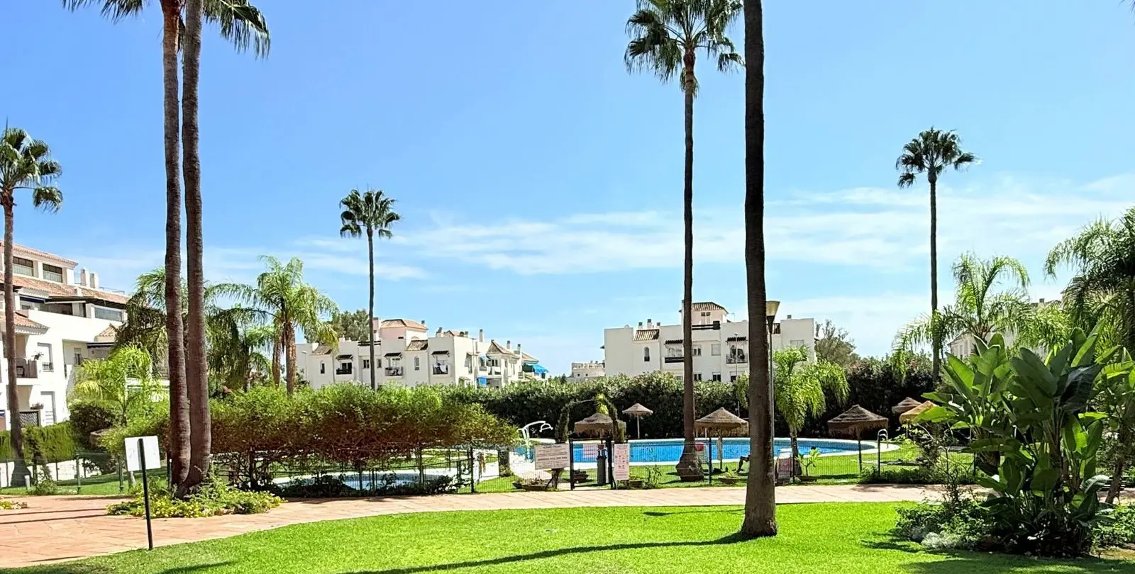 Venta de apartamento en planta media en Marbella 24