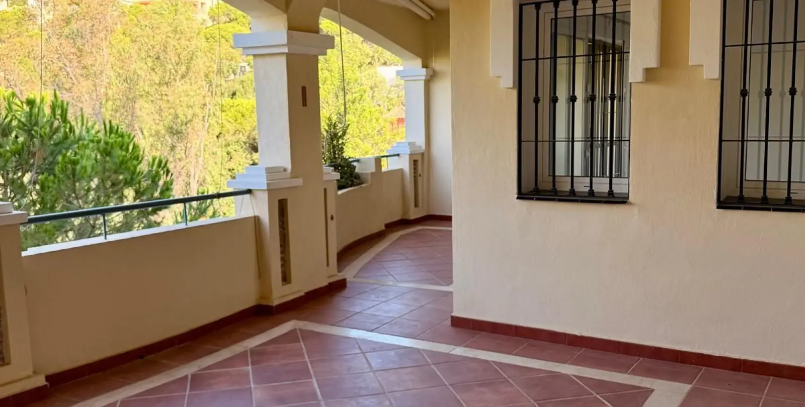 Sale of ground floor apartment in Elviria 1