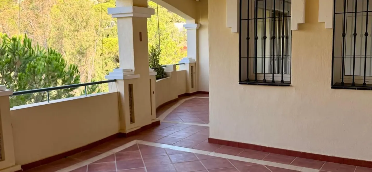 Sale of ground floor apartment in Elviria 0