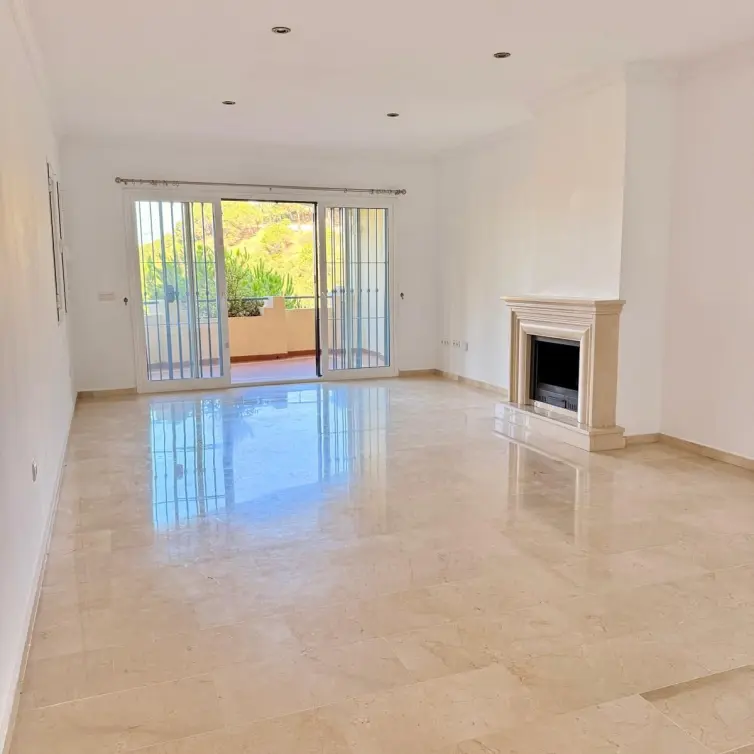 Sale of ground floor apartment in Elviria