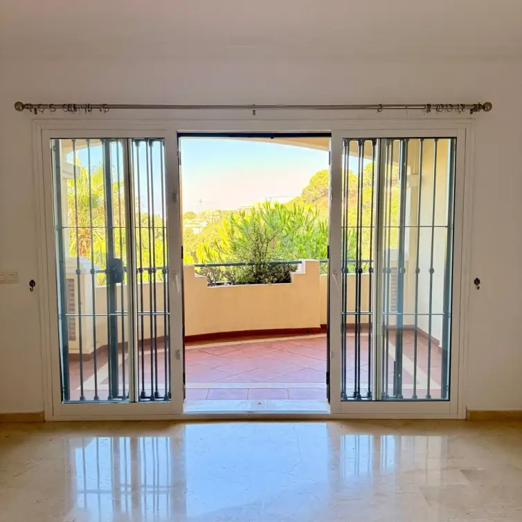 Sale of ground floor apartment in Elviria