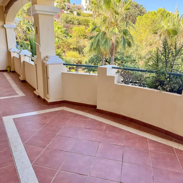 Sale of ground floor apartment in Elviria