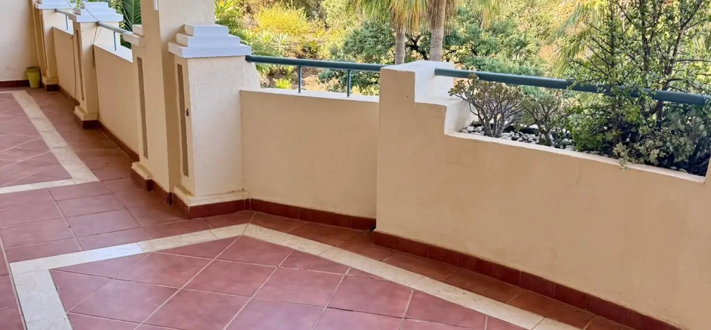 Sale of ground floor apartment in Elviria 4