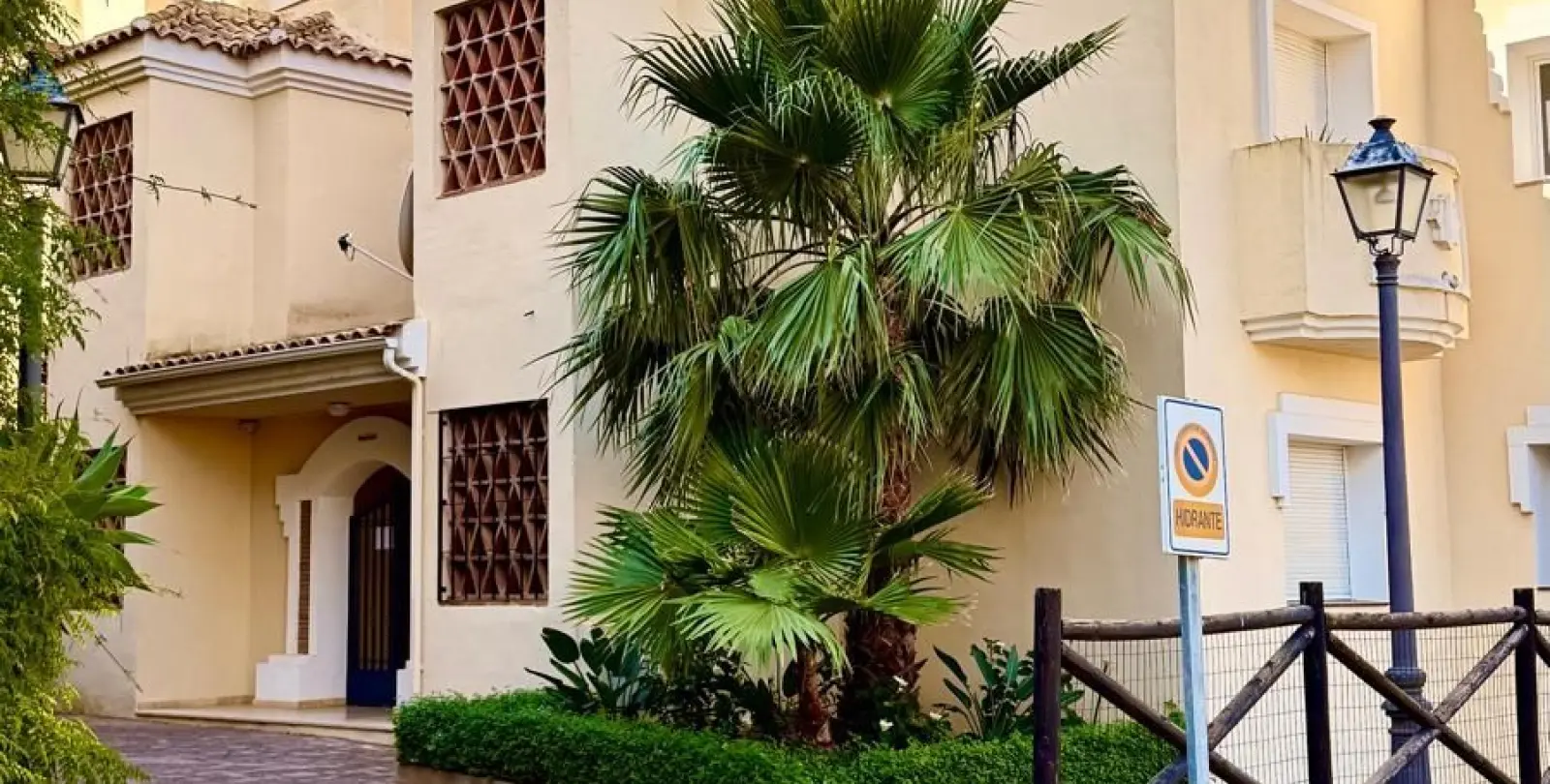 Sale of ground floor apartment in Elviria 6