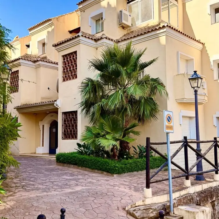 Sale of ground floor apartment in Elviria
