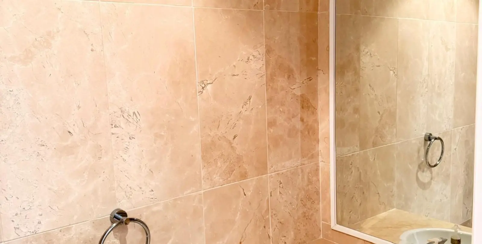 Sale of ground floor apartment in Elviria 17