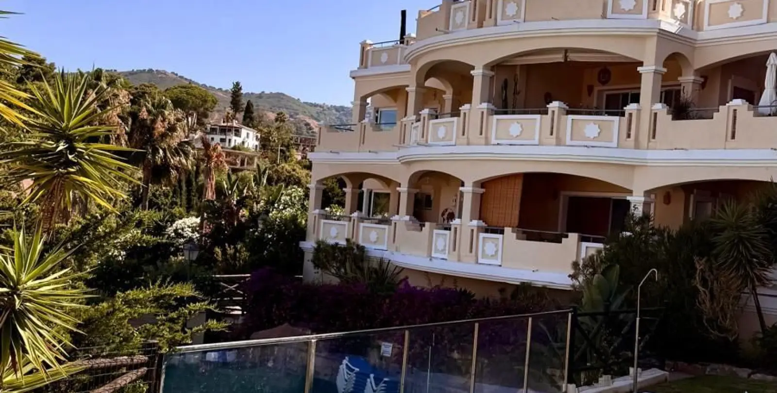 Sale of ground floor apartment in Elviria 22