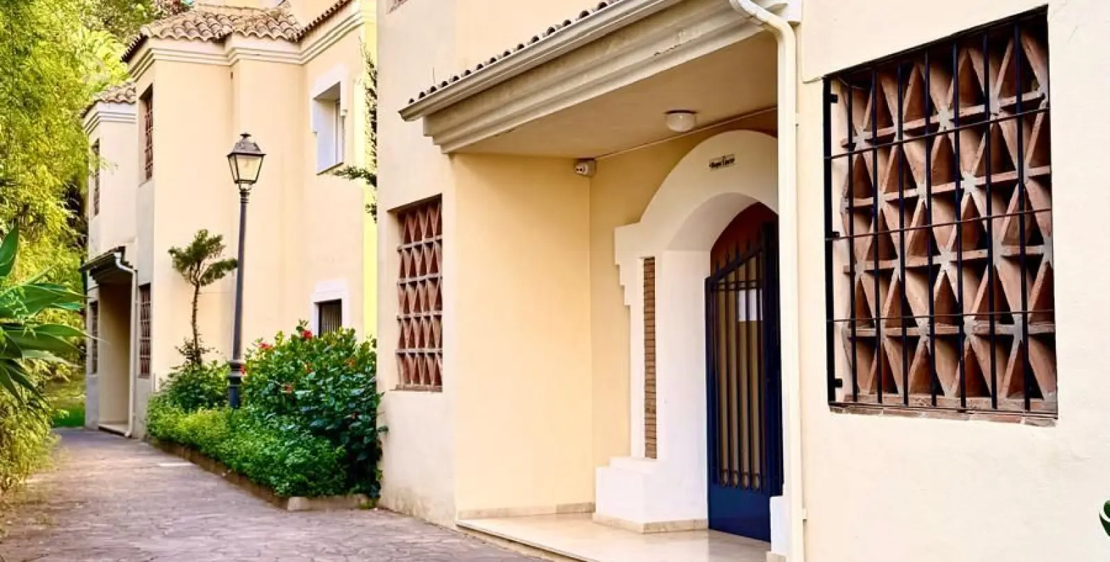 Sale of ground floor apartment in Elviria 26