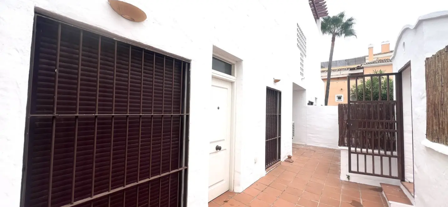 Venta de apartamento en planta baja en Nueva Andalucía 2