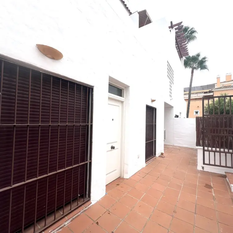 Venta de apartamento en planta baja en Nueva Andalucía