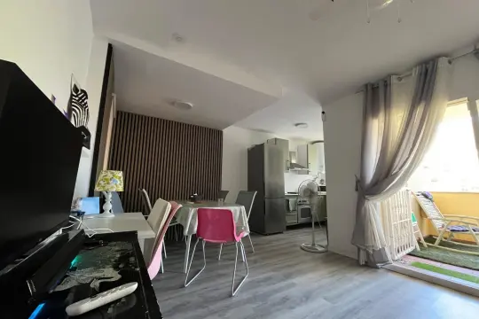 Image 4 thumb