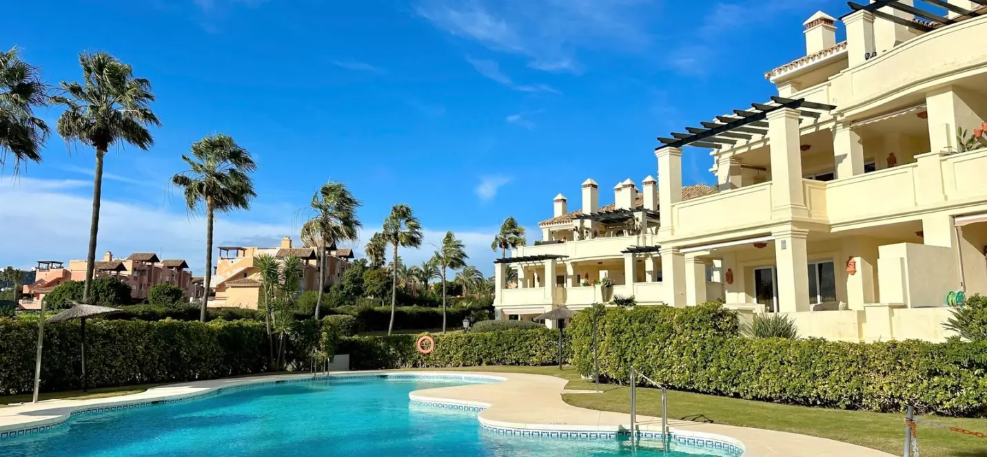 Sale of middle floor apartment in Casares Playa 0