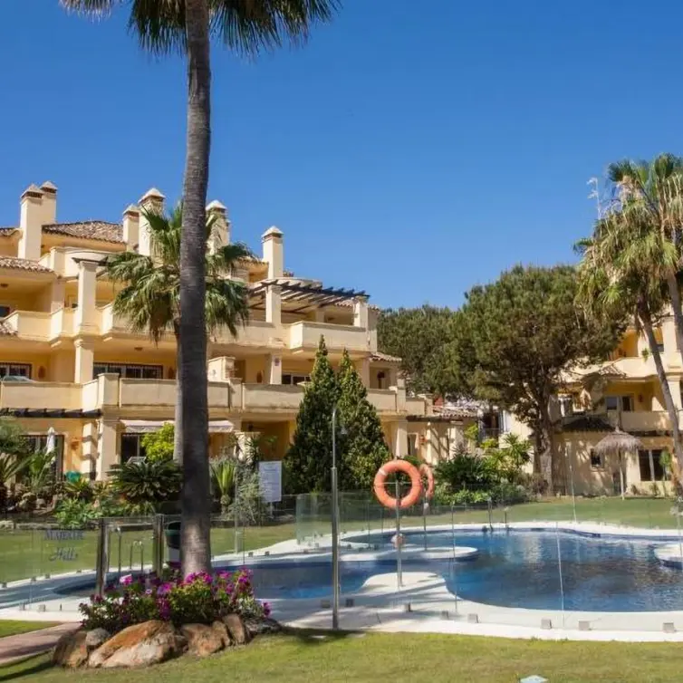 Sale of middle floor apartment in Casares Playa