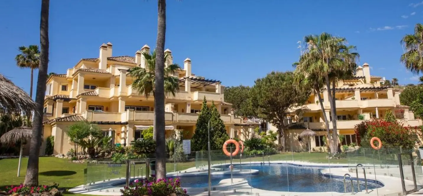 Sale of middle floor apartment in Casares Playa 2
