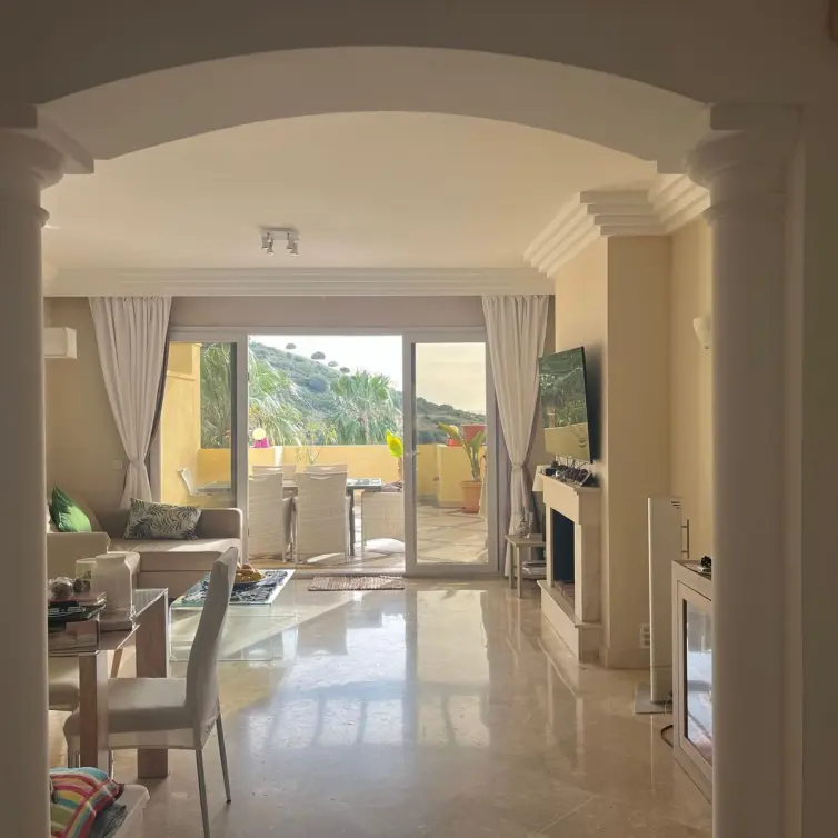 Sale of middle floor apartment in Casares Playa