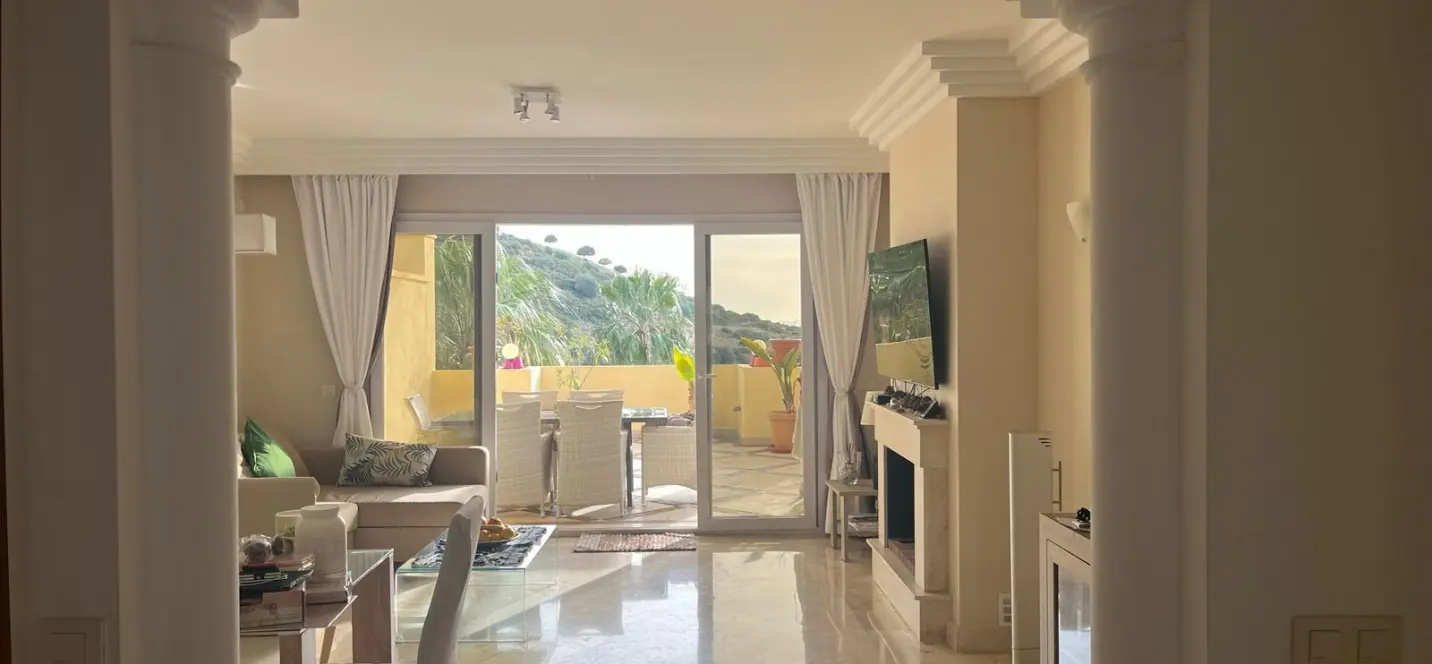 Sale of middle floor apartment in Casares Playa 4