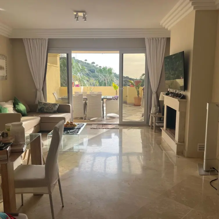 Sale of middle floor apartment in Casares Playa