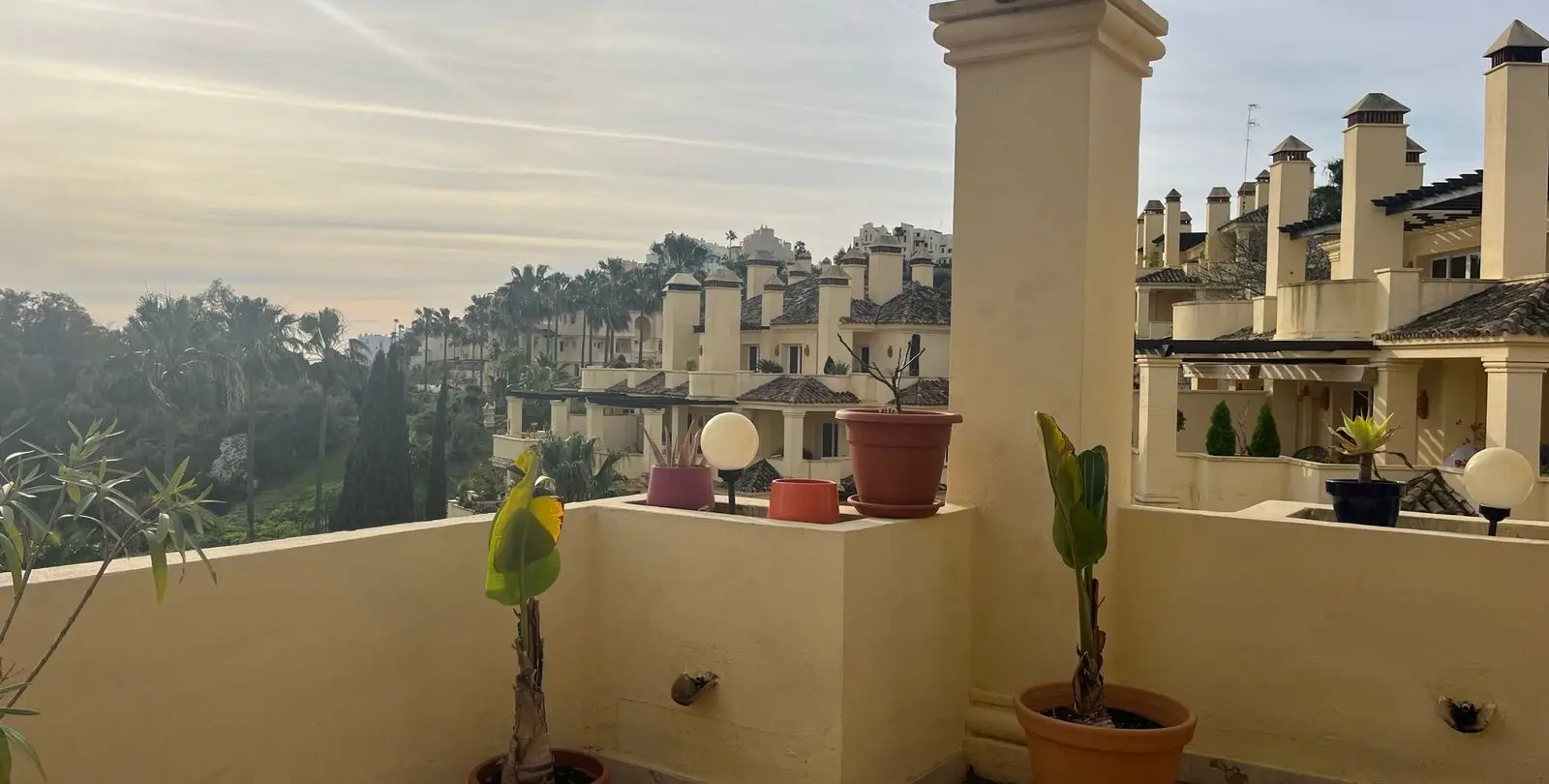 Sale of middle floor apartment in Casares Playa 12