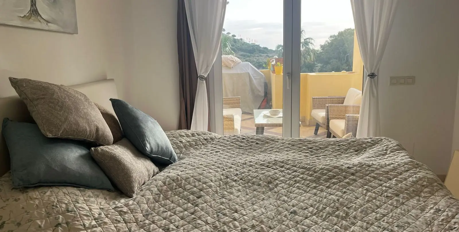 Sale of middle floor apartment in Casares Playa 20