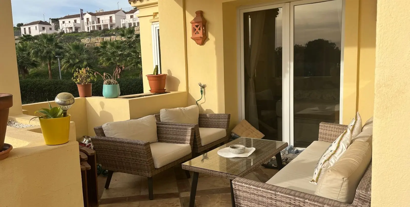 Sale of middle floor apartment in Casares Playa 21