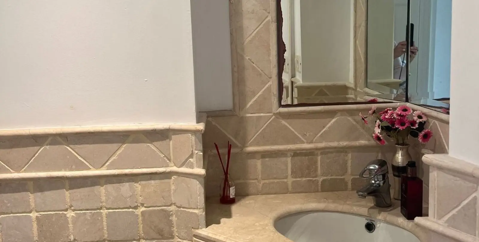 Sale of middle floor apartment in Casares Playa 28