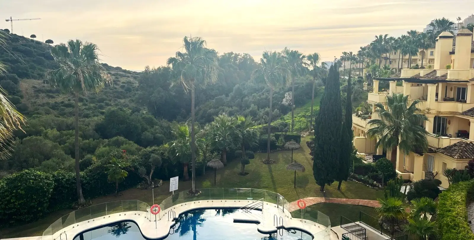 Sale of middle floor apartment in Casares Playa 31