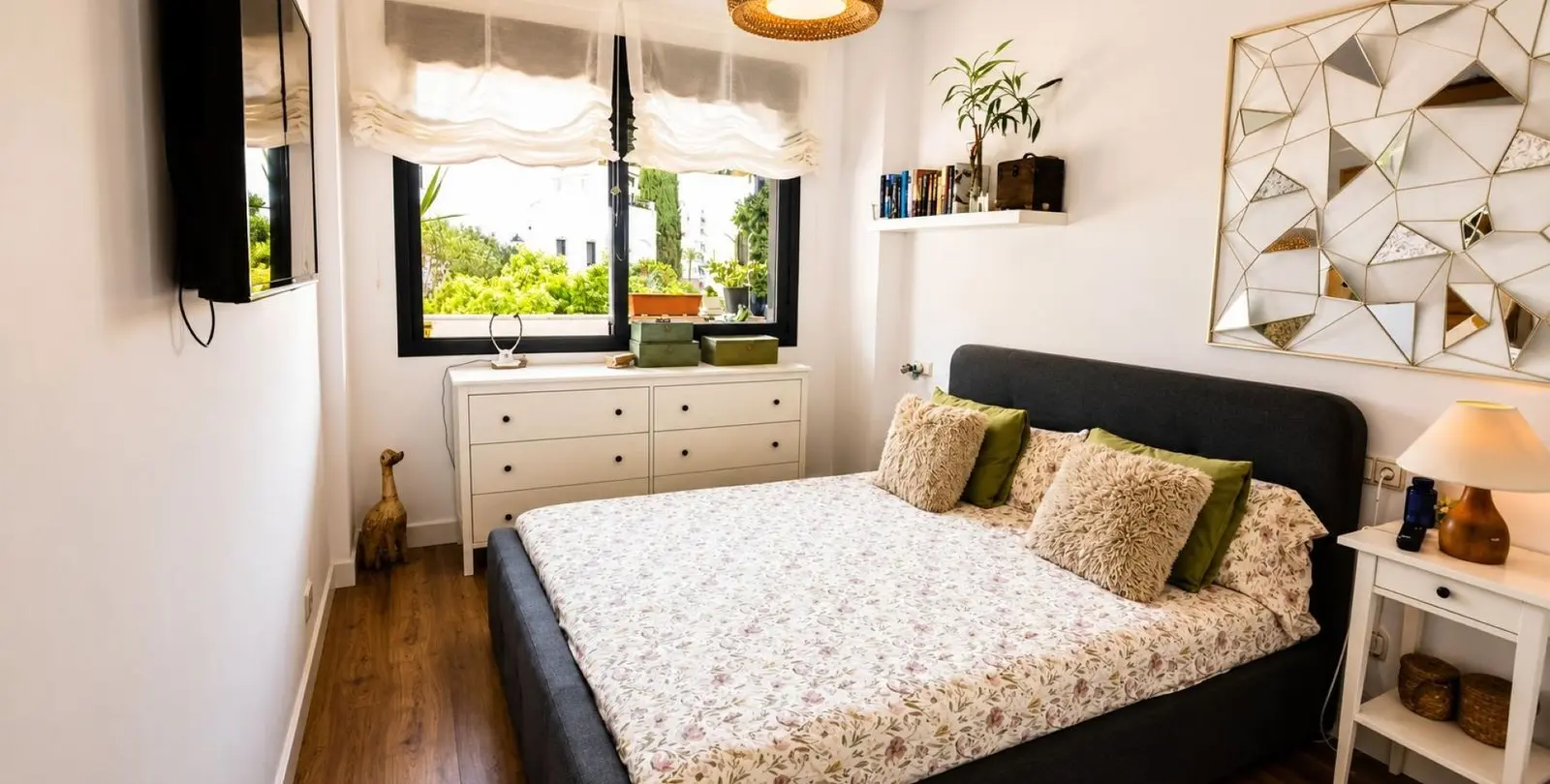 Sale of ground floor apartment in Estepona 12
