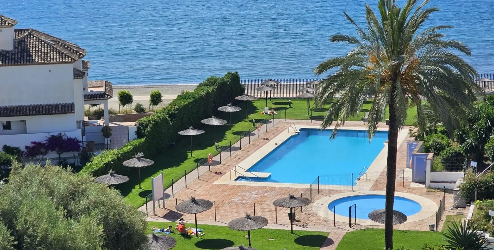 Sale of penthouse in Estepona 1