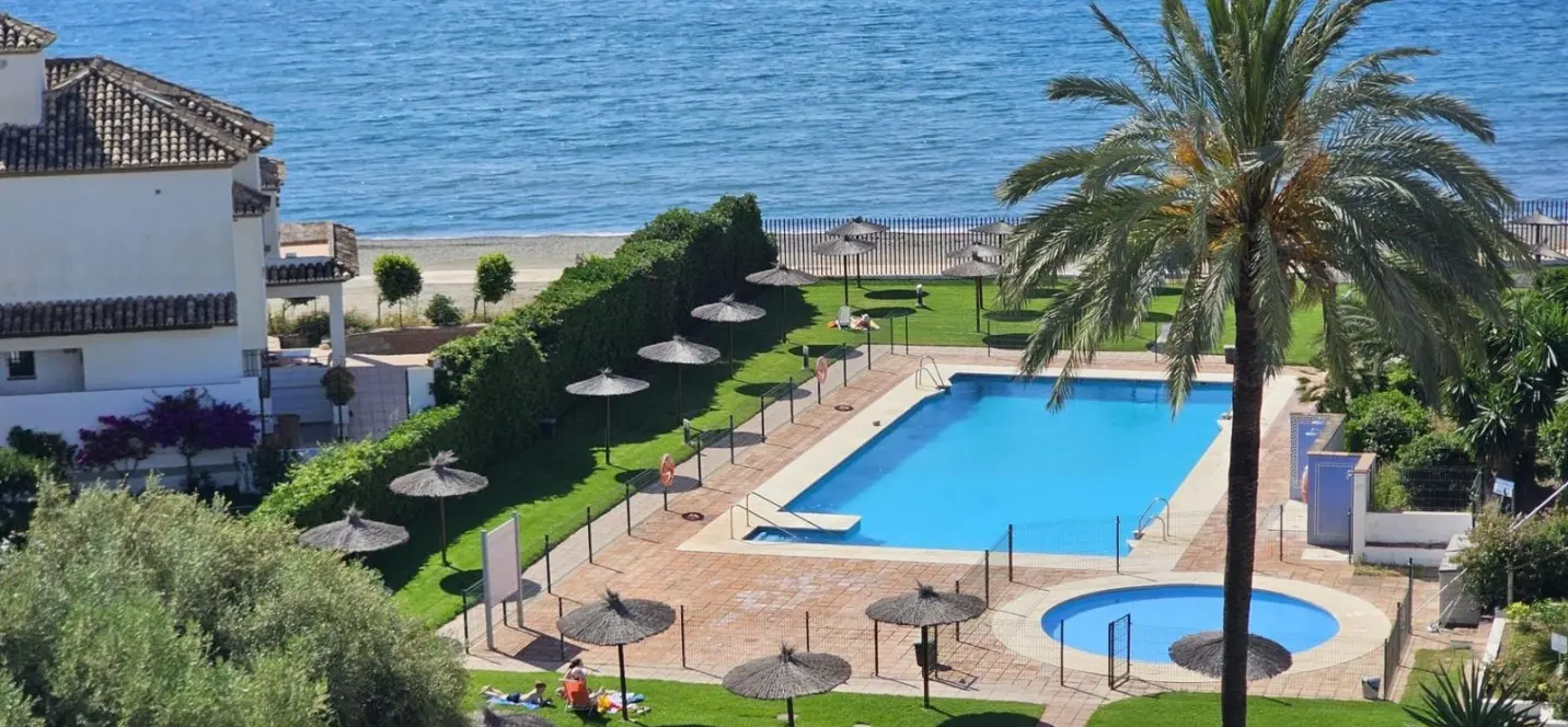 Sale of penthouse in Estepona 0