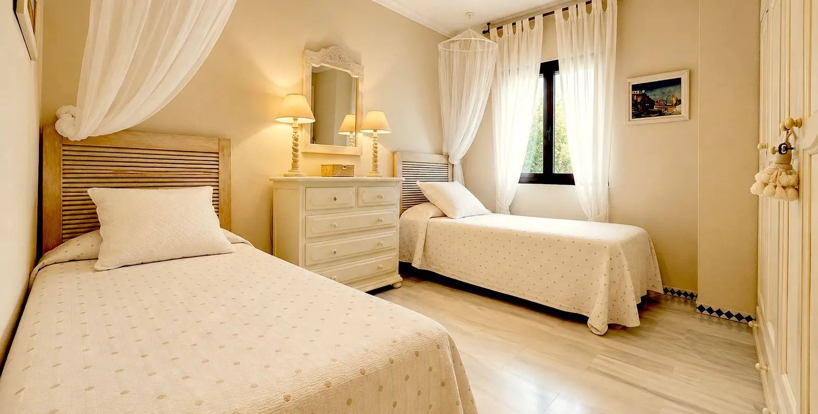 Sale of penthouse in Estepona 10