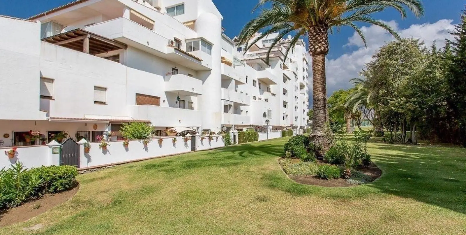 Sale of penthouse in Estepona 15