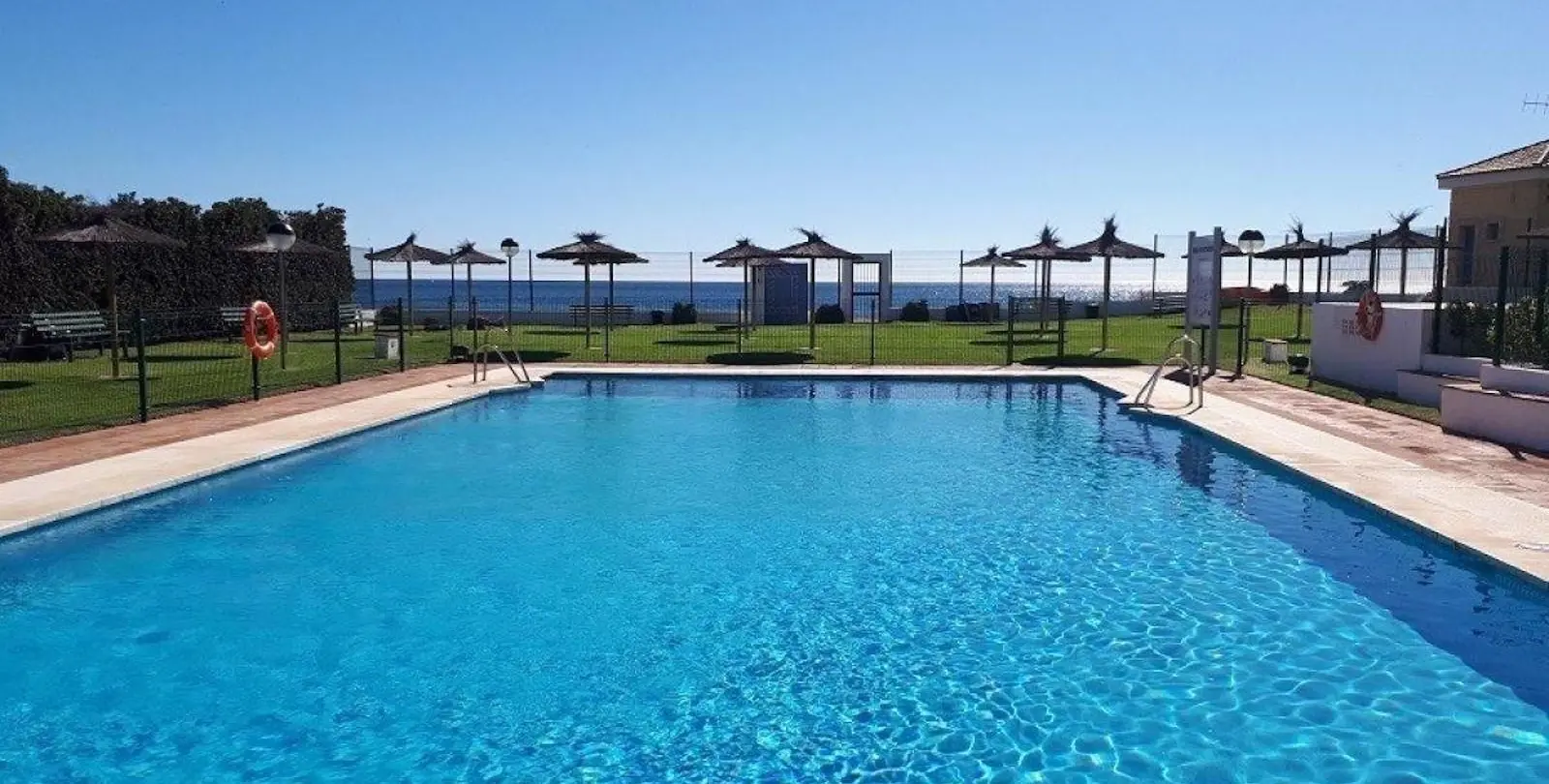 Sale of penthouse in Estepona 17